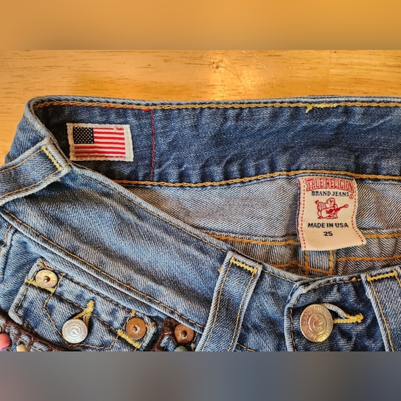 TRUE RELIGION Joey Cut-Off Denim Shorts Beaded Women's sz 25 0 Beads Embroidered - Picture 4 of 4